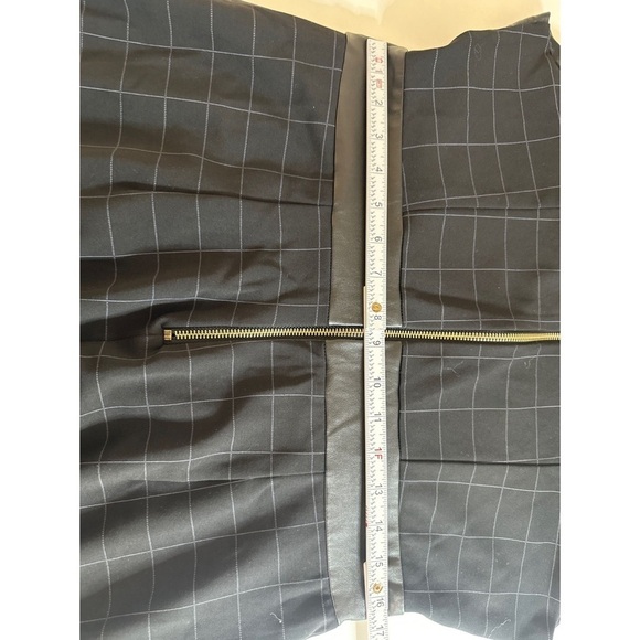 Chic Black Grid Pattern Dress - Picture 8 of 11